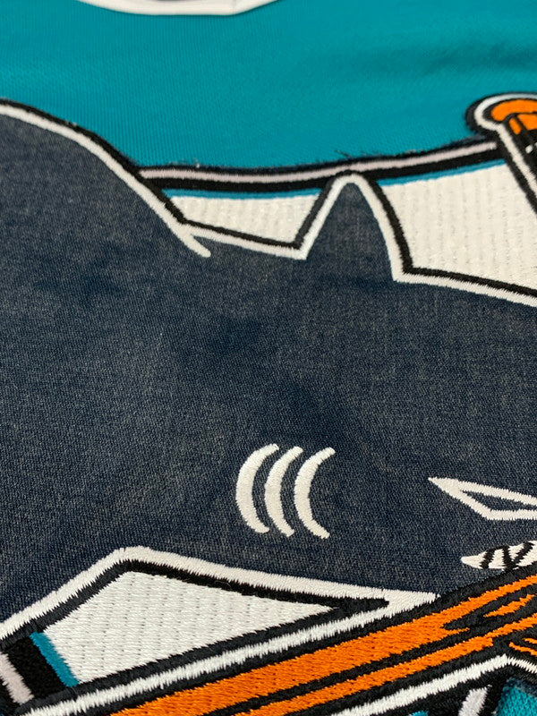 【現状渡し品】【メンズ】 SAN JOSE SHARKS サンノゼ・シャークス HOCKEY SHIRT ホッケーシャツ ワッペン 146-260610-kt-08-min サイズ：サイズ不明 カラー：マルチカラー 万代Net店