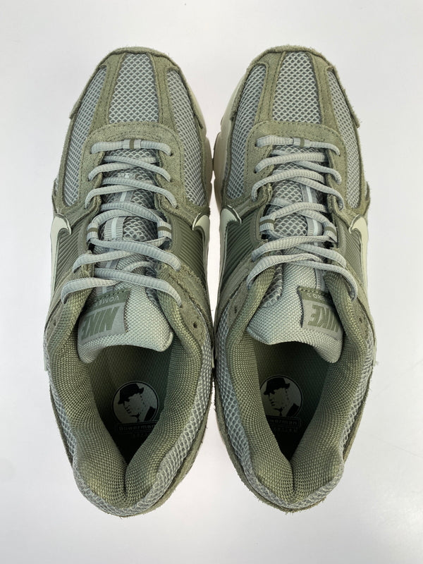 【中古品】【メンズ】 NIKE ナイキ ZOOM VOMERO 5 HF1553-002 ズーム ボメロ 5 スニーカー 靴 160-260611-yn-04-min サイズ：27.0cm US9 カラー：DARK STUCCO/LIGHT SMOKE GREY/PHANTOM 万代Net店
