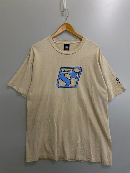 【現状渡し品】【メンズ】 STUSSY ステューシー S/S PRINT TEE ショートスリーブ Tシャツ 半袖Tシャツ 赤青タグ USA製 トップス 142-260609-yn-24-min サイズ：XL カラー：ベージュ 万代Net店