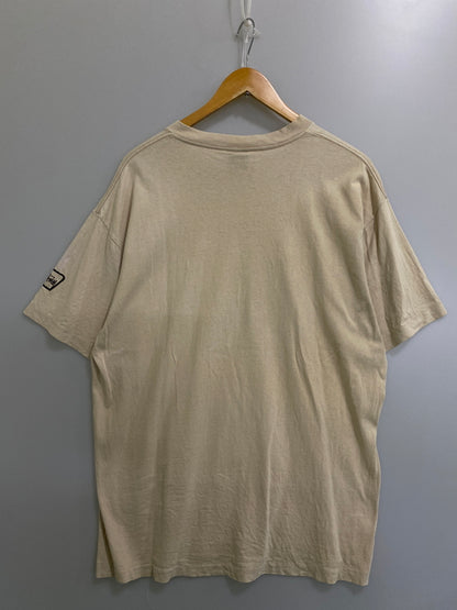【現状渡し品】【メンズ】 STUSSY ステューシー S/S PRINT TEE ショートスリーブ Tシャツ 半袖Tシャツ 赤青タグ USA製 トップス 142-260609-yn-24-min サイズ：XL カラー：ベージュ 万代Net店