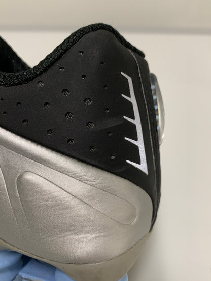 【中古品】【メンズ】 NIKE ナイキ SHOX R4 HQ1988-004 ショックス スニーカー 靴 160-260609-yn-42-min サイズ：27.5cm US9.5 カラー：METALLIC SILVER/METALLIC SILVER-BLACK 万代Net店