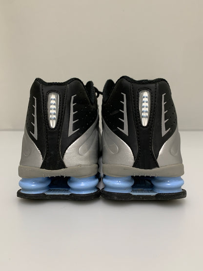 【中古品】【メンズ】 NIKE ナイキ SHOX R4 HQ1988-004 ショックス スニーカー 靴 160-260609-yn-42-min サイズ：27.5cm US9.5 カラー：METALLIC SILVER/METALLIC SILVER-BLACK 万代Net店