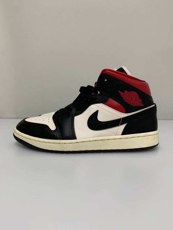 【中古品】【メンズ】 NIKE ナイキ WMNS AIR JORDAN 1 BQ6472-061 ウィメンズ エア ジョーダン 1 ミッド スニーカー 靴 160-260609-yn-41-min サイズ：27.5cm US10.5 カラー：BLACK/GYM RED-SAIL 万代Net店
