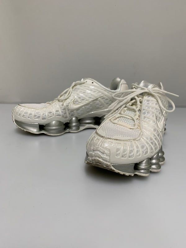 【中古品】【メンズ】 NIKE ナイキ WOMEN'S SHOX TL AR3566-103 ウィメンズ ショックス スニーカー 靴 160-260609-yn-43-min サイズ：27.0cm US10 カラー：ホワイト 万代Net店