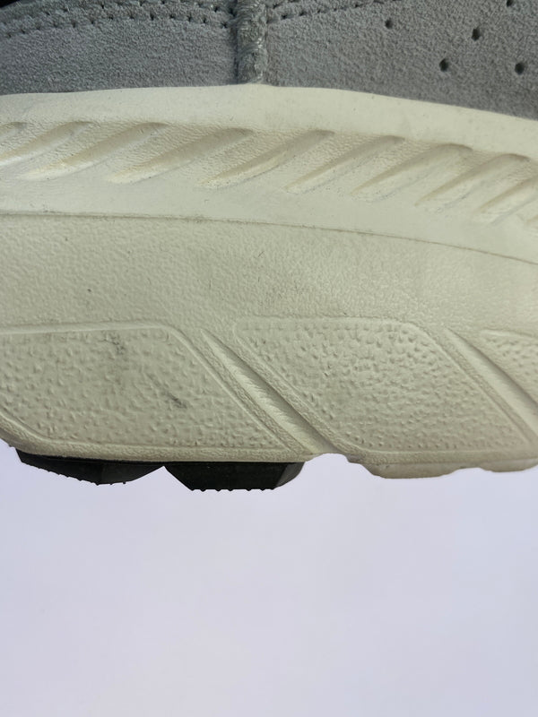 【中古品】【メンズ】 UGG アグ V2 REMIX NAVY ローカットスニーカー CA805 ブイツー リミックス ネイビー 靴 シューズ スニーカー SNEAKER 162-260618-KS-03-min サイズ：27.5cm US9.5 カラー：ブラック/グレー/レッド 万代Net店