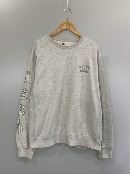 【現状渡し品】【メンズ】 THE BLACK EYE PATCH ザ ブラックアイパッチ 取扱注意 SWEATSHIRT スウェットシャツ 長袖 メンズ トップス 142-260618-KS-22-min サイズ：L カラー：ライトグレー 万代Net店