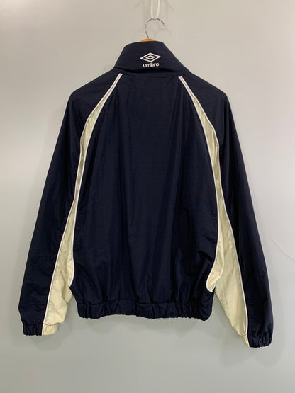 【中古品】【メンズ】 9090 ナインティナインティ × UMBRO NYLON TRACK JACKET アンブロ ナイロントラックジャケット ライトアウター 142-260623-yn-35-min サイズ：L カラー：ネイビー 万代Net店