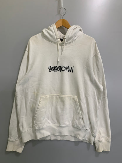 【現状渡し品】【メンズ】 STUSSY ステューシー SEROTONIN APPLIQUE HOODIE セロトニン アップリケ フーディ メンズ パーカー プルオーバー 142-260621-hu-31-min サイズ：XL カラー：ホワイト 万代Net店