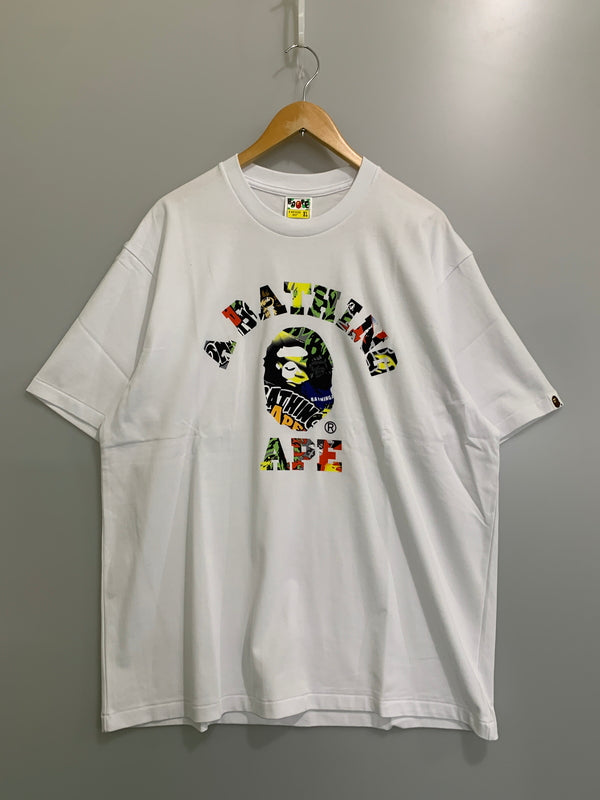 【中古品】【メンズ】 A BATHING APE アベイシング エイプ MULTI LOGO COLLEGE RELAXED FIT TEE マルチ ロゴ カレッジ リラックス フィット ティー メンズ 半袖 ティーシャツ 142-260621-hu-15-min サイズ：XL カラー：ホワイト 万代Net店