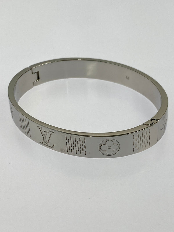 【中古品】【メンズ/レディース】 LOUIS VUITTON ルイ・ヴィトン バングル・ダミエ ステープル M1387M アクセサリー バングル ブレスレット 179-260624-hu-11-min サイズ：M カラー：シルバー 万代Net店