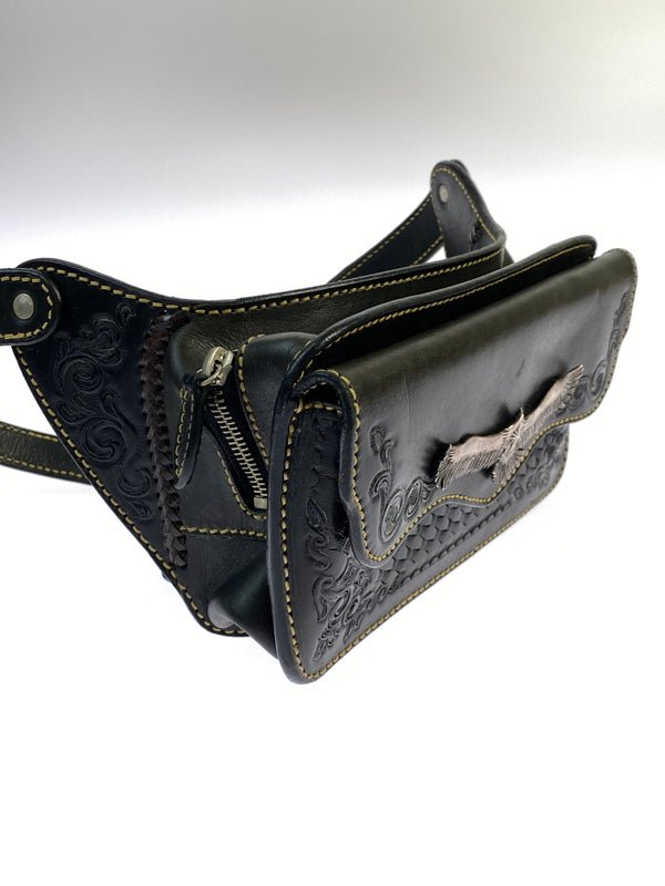 【中古品】【メンズ】 SAAD サード EAGLE LEATHER SHOULDER BAG イーグル レザー ショルダーバッグ カバン 188-260625-jt-06-min カラー：ブラック 万代Net店