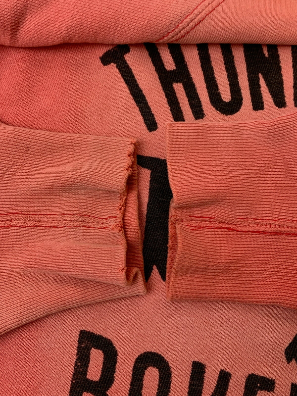 【現状渡し品】【メンズ】 PENNEY'S ペニーズ 60'S THUNDERBIRDS SWEATSHIRT シックスティーズ サンダーバーズ スウェットシャツ メンズ トップス 146-260625-hu-03-min サイズ：XL カラー：ピンク系 万代Net店