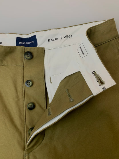 【中古品】【メンズ】 DESCENDANT ディセンダント DOZER SATIN TROUSERS ドーザー サテン トラウザーズ メンズ パンツ ボトムス 153-260625-hu-08-min サイズ：2 カラー：カーキ系 万代Net店