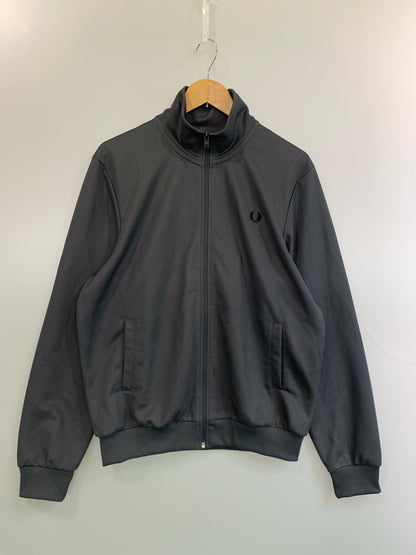 【中古品】【メンズ】 FRED PERRY フレッドペリー LOGO TRACK JACKET ロゴ トラックジャケット J6000 メンズ トップス ジャージ 141-260625-hu-01-min サイズ：L カラー：グレー 万代Net店