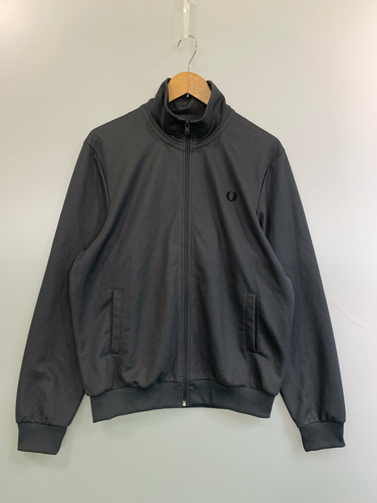【中古品】【メンズ】 FRED PERRY フレッドペリー LOGO TRACK JACKET ロゴ トラックジャケット J6000 メンズ トップス ジャージ 141-260625-hu-01-min サイズ：L カラー：グレー 万代Net店