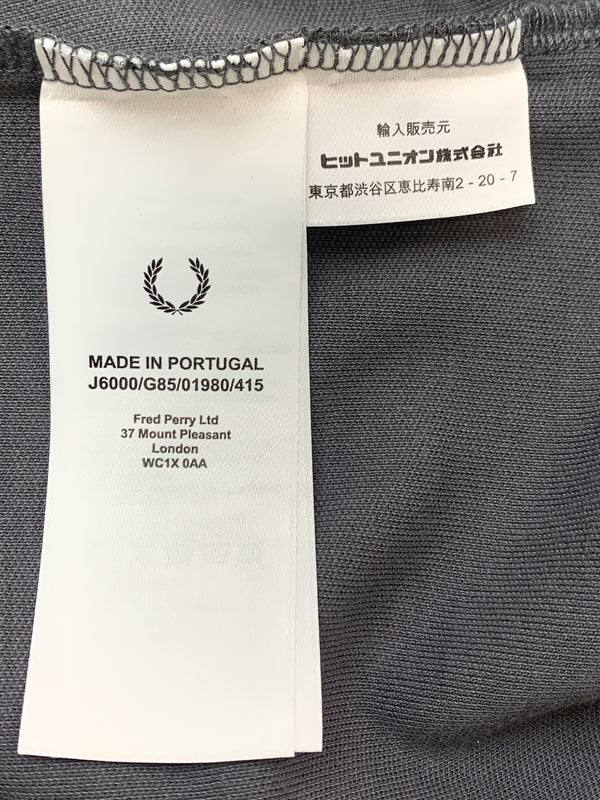 【中古品】【メンズ】 FRED PERRY フレッドペリー LOGO TRACK JACKET ロゴ トラックジャケット J6000 メンズ トップス ジャージ 141-260625-hu-01-min サイズ：L カラー：グレー 万代Net店