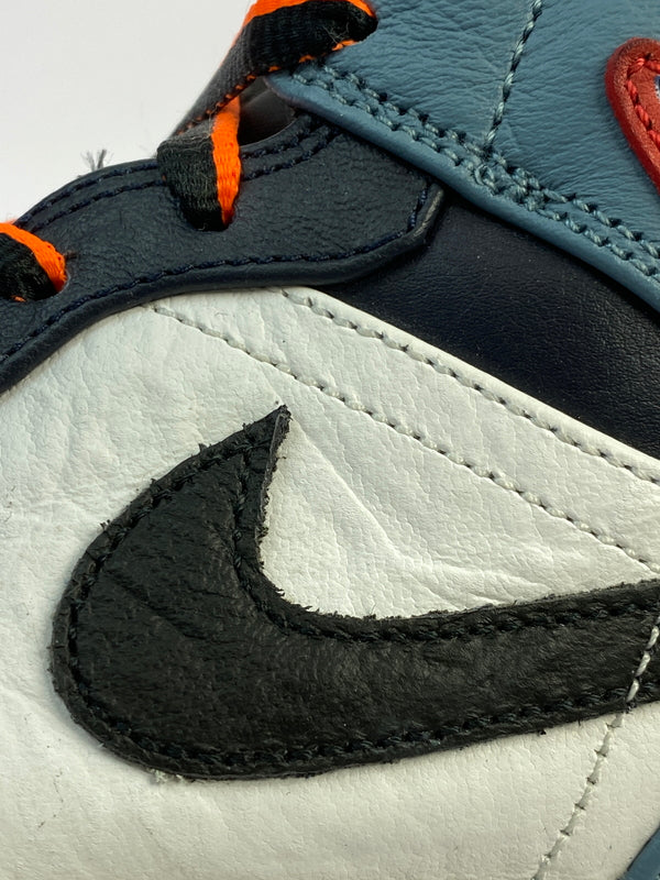 【中古品】【レディース】 NIKE×FACETASM ナイキ ファセッタズム AIR JORDAN 1 エアジョーダン MID ”WHITE NAVY” CU2802-100 靴 レディース スニーカー 166-260627-hu-04-min サイズ：24.5cm カラー：ブラック/ホワイト/オレンジ/ブルー 万代Net店