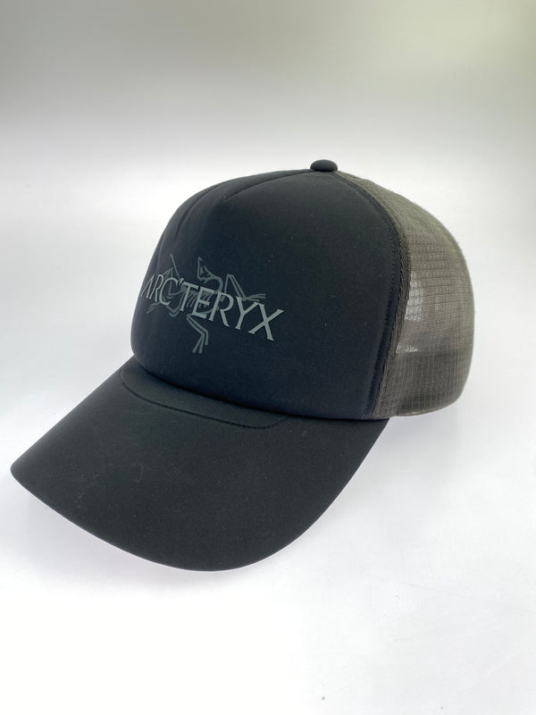 【中古品】【メンズ】 ARC'TERYX アークテリクス BIRD WORD TRUCKER HAT バード ワード トラッカー ハット X000009488 メンズ 帽子 キャップ 185-260627-hu-10-min サイズ：L-XL カラー：ブラック 万代Net店