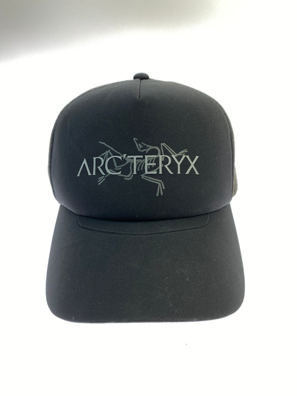 【中古品】【メンズ】 ARC'TERYX アークテリクス BIRD WORD TRUCKER HAT バード ワード トラッカー ハット X000009488 メンズ 帽子 キャップ 185-260627-hu-10-min サイズ：L-XL カラー：ブラック 万代Net店