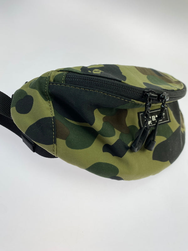 【中古品】【メンズ】 A BATHING APE アベイシングエイプ 1ST CAMO WAIST BAG ファースト カモ ウエスト バッグ 001GDF801023X メンズ ボディバッグ ウエストポーチ 188-260702-hu-09-min カラー：グリーン系（カモ） 万代Net店
