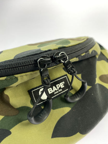 【中古品】【メンズ】 A BATHING APE アベイシングエイプ 1ST CAMO WAIST BAG ファースト カモ ウエスト バッグ 001GDF801023X メンズ ボディバッグ ウエストポーチ 188-260702-hu-09-min カラー：グリーン系（カモ） 万代Net店