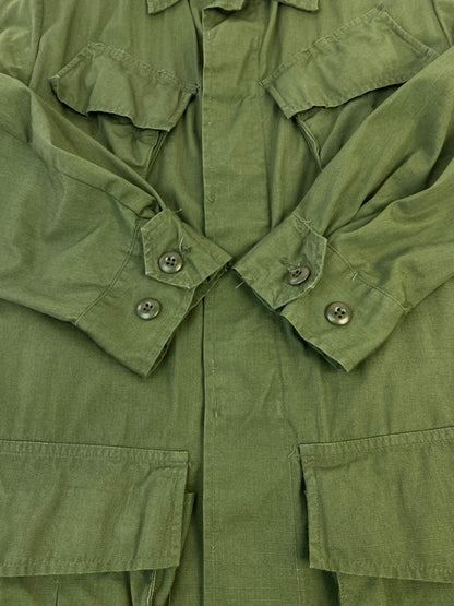 【中古品】【メンズ】 U.S.ARMY アメリカ陸軍 JUNGLE FATIGUE JACKET 8405-935-4703 1970年製 ジャングルファティーグジャケット アウター 146-260701-yn-30-min サイズ：X-SMALL-REGULAR カラー：オリーブグリーン 万代Net店