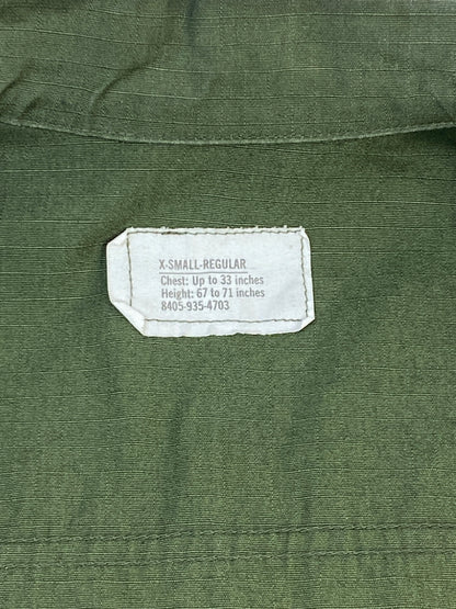 【中古品】【メンズ】 U.S.ARMY アメリカ陸軍 JUNGLE FATIGUE JACKET 8405-935-4703 1970年製 ジャングルファティーグジャケット アウター 146-260701-yn-30-min サイズ：X-SMALL-REGULAR カラー：オリーブグリーン 万代Net店
