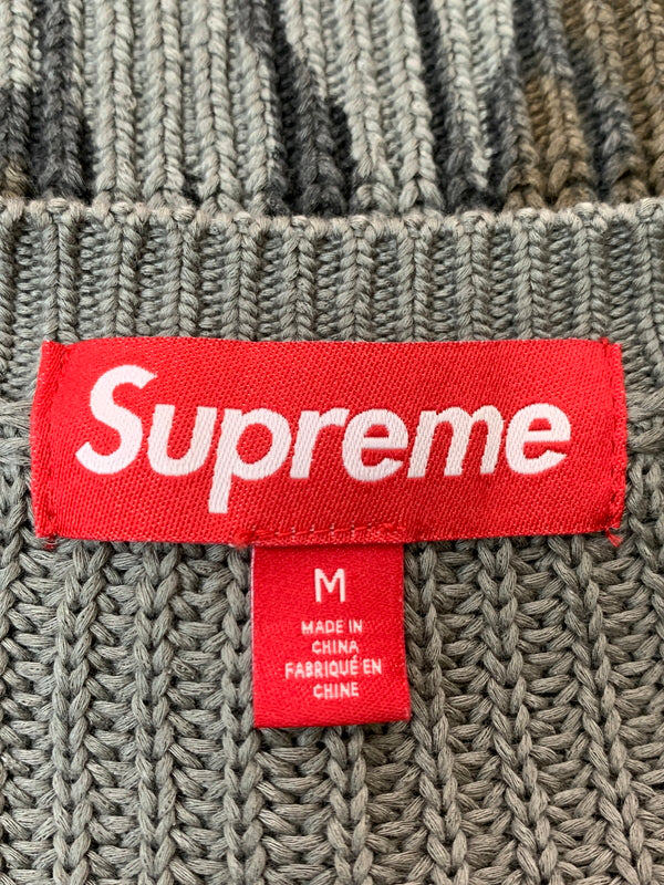 【中古品】【メンズ】 SUPREME シュプリーム OLD ENGLISH PRINTED SWEATER CAMO セーター 149-260630-zi-10-min サイズ：M カラー：カーキ系 万代Net店