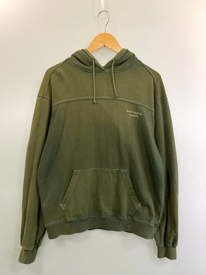 【現状渡し品】【メンズ】 ACNE STUDIOS アクネストゥディオズ LOGO HOODIE ロゴフーディ 141-260630-zi-04-min サイズ：XS カラー：グリーンカーキ 万代Net店