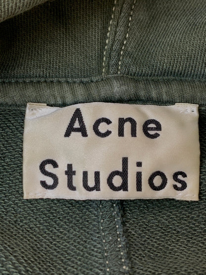 【現状渡し品】【メンズ】 ACNE STUDIOS アクネストゥディオズ LOGO HOODIE ロゴフーディ 141-260630-zi-04-min サイズ：XS カラー：グリーンカーキ 万代Net店