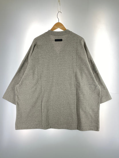 【中古品】【メンズ】 FEAR OF GOD ESSENTIALS フィア オブ ゴッド エッセンシャルズ FOOT BALL TEE フットボール Vネック Tシャツ メンズ トップス 142-260710-em-33-min サイズ：L カラー：グレー 万代Net店
