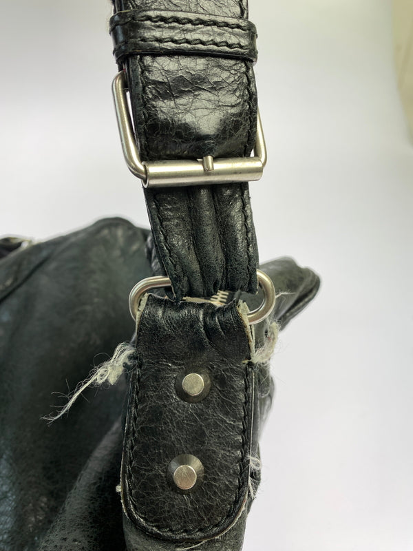 【現状渡し品】【メンズ】 BALENCIAGA バレンシアガ 272862 1075 LEATHER SHOULDER BAG ショルダーバッグ カバン 180-260711-AS-70-min カラー：ブラック 万代Net店