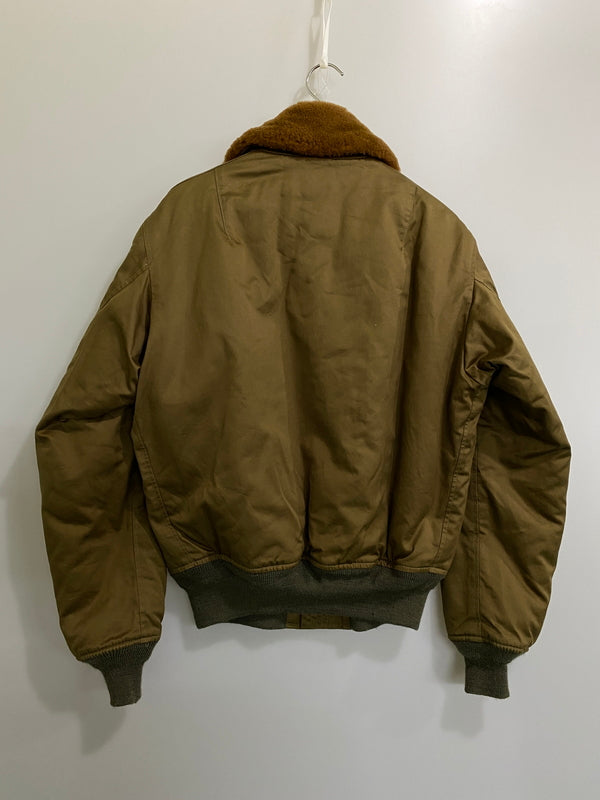 【中古品】【メンズ】 BUZZ RICKSON'S バズリクソンズ B-15 FLIGHT JACKET BR12815 20周年記念モデル フライトジャケット アウター 145-260707-yn-05-min サイズ：40 REGULAR カラー：オリーブグリーン 万代Net店