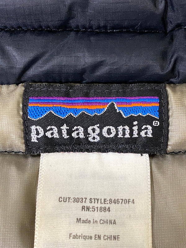 【中古品】【メンズ】 PATAGONIA パタゴニア DOWN SWEATER PULLOVER 84670F4 2004年製 ダウンセータープルオーバー アウター 144-260707-yn-06-min サイズ：M カラー：ブラック 万代Net店