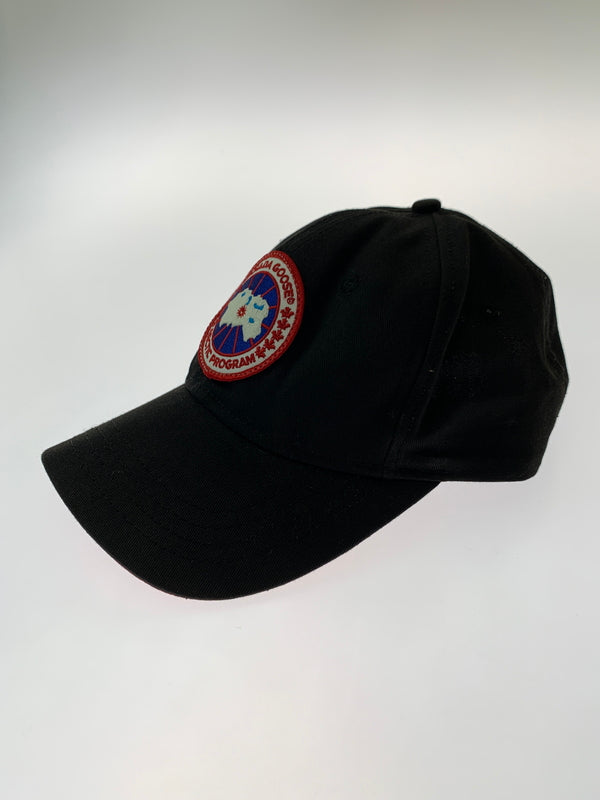 【中古品】【メンズ】 CANADA GOOSE カナダグース LOGO CAP ロゴキャップ メンズ 帽子 185-260709-hu-23-min サイズ：ONESIZE カラー：ブラック/レッド 万代Net店