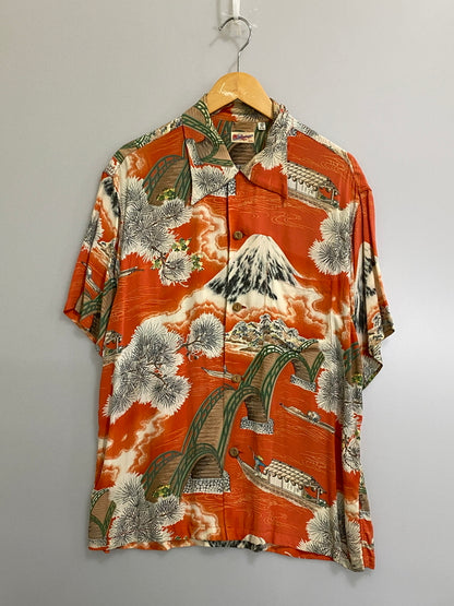 【中古品】【メンズ】 SUN SURF サンサーフ RAYON S/S ARCH BRIDGE & Mt.FUJI SS31602 レーヨン ショートスリーブ アーチブリッジ アンド マウントフジ 富士山 半袖シャツ 145-260710-em-68-min サイズ：S カラー：オレンジ系 万代Net店