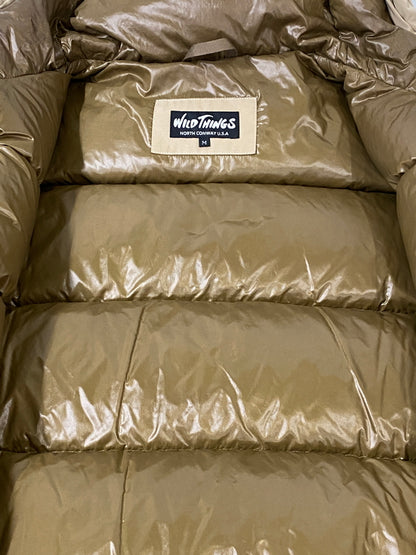 【中古品】【メンズ】 WILD THINGS ワイルドシングス 19AW MOUNTAIN DOWN PARKA WT19435N-PL マウンテンダウンパーカー メンズ アウター 144-260710-em-72-min サイズ：M カラー：ライトカーキ 万代Net店