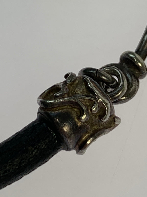 【現状渡し品】【メンズ】 FIRST ARROW'S ファーストアローズ TORNADO ARROW LEATHER BRACELET トルネードアロー レザーブレスレット メンズ アクセサリー 192-260709-hu-25-min カラー：ブラック/シルバー 万代Net店