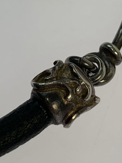 【現状渡し品】【メンズ】 FIRST ARROW'S ファーストアローズ TORNADO ARROW LEATHER BRACELET トルネードアロー レザーブレスレット メンズ アクセサリー 192-260709-hu-25-min カラー：ブラック/シルバー 万代Net店