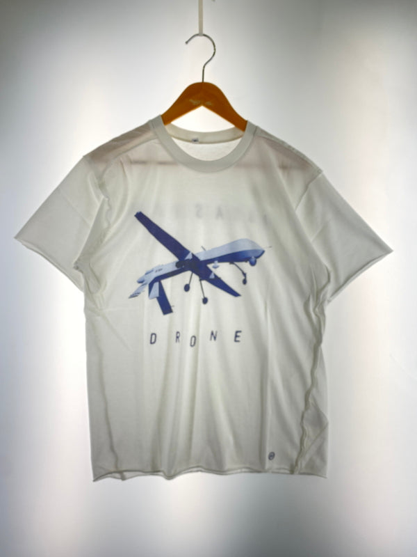 【中古品】【メンズ】 AKA SIX BY SIMONBAKER エーケーエー シックス バイ サイモン ベーカー × FRAGMENT DESIGN フラグメントデザイン DRONE TEE ドローン Tシャツ 141-260710-em-27-min サイズ：M カラー：ホワイト 万代Net店