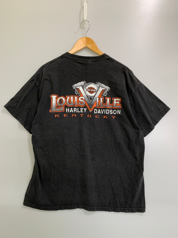 【中古品】【メンズ】 HARLEY DAVIDSON ハーレーダビッドソン LOUIS VILLE POCKET TEE ルーイビル ポケット 半袖 プリント Tシャツ メンズ トップス 146-260710-em-16-min サイズ：XL カラー：ブラック 万代Net店