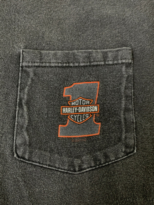 【中古品】【メンズ】 HARLEY DAVIDSON ハーレーダビッドソン LOUIS VILLE POCKET TEE ルーイビル ポケット 半袖 プリント Tシャツ メンズ トップス 146-260710-em-16-min サイズ：XL カラー：ブラック 万代Net店