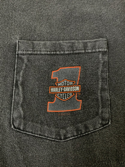 【中古品】【メンズ】 HARLEY DAVIDSON ハーレーダビッドソン LOUIS VILLE POCKET TEE ルーイビル ポケット 半袖 プリント Tシャツ メンズ トップス 146-260710-em-16-min サイズ：XL カラー：ブラック 万代Net店
