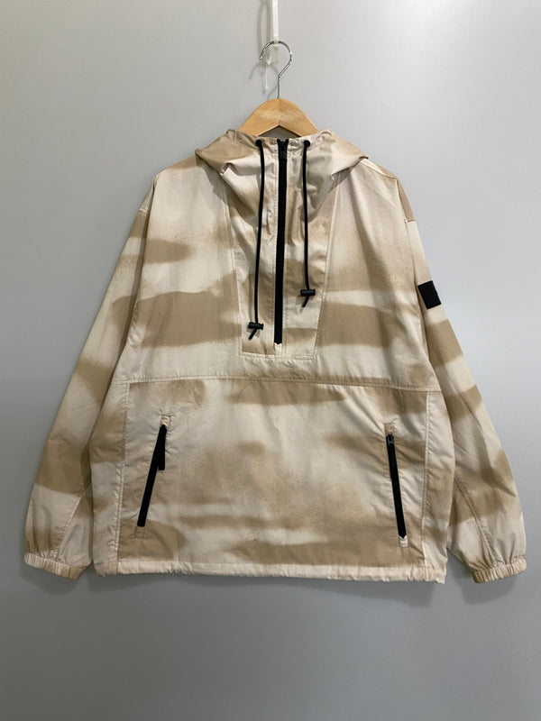 【中古品】【メンズ】 CALVIN KLEIN カルバンクライン CAMO ANORAK JACKET K109421 カモ アノラック ジャケット メンズ ライトアウター ハーフジップ 141-260720-em-15-min サイズ：M カラー：ベージュ系 万代Net店