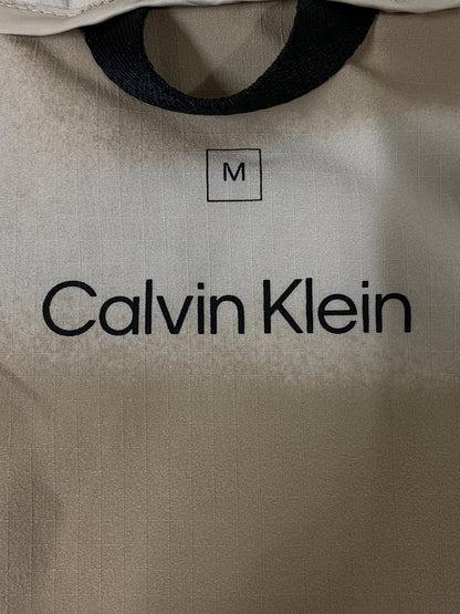 【中古品】【メンズ】 CALVIN KLEIN カルバンクライン CAMO ANORAK JACKET K109421 カモ アノラック ジャケット メンズ ライトアウター ハーフジップ 141-260720-em-15-min サイズ：M カラー：ベージュ系 万代Net店