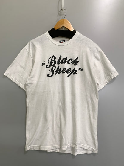 【中古品】【メンズ】 STUSSY ステューシー BLACK SHEEP PRINT TEE ブラック シープ プリント 半袖 Tシャツ メンズ トップス 142-260720-em-56-min サイズ：M カラー：ホワイト 万代Net店