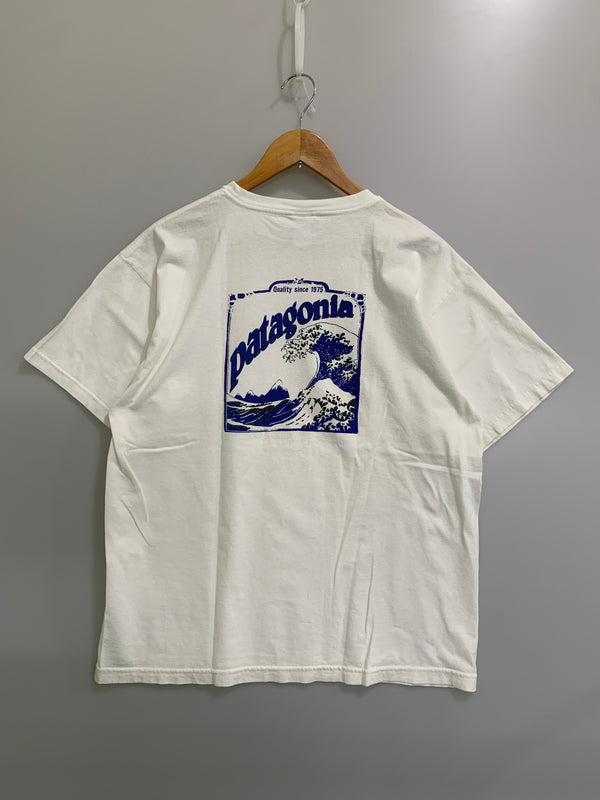 【現状渡し品】【メンズ】 PATAGONIA パタゴニア BENEFICIAL 北斎 PRINT TEE 90'S ベネフィシャル プリント Tシャツ メンズ トップス 90年代 ヴィンテージ 144-260717-em-15-min サイズ：Ｌ カラー：ホワイト 万代Net店