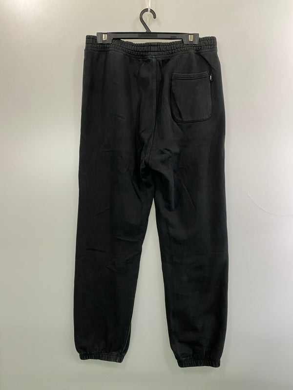 【中古品】【メンズ】 STUSSY ステューシー LOGO SWEAT PANTS ロゴ スウェットパンツ メンズ ボトムス 153-260720-em-75-min サイズ：Ｌ カラー：ブラック 万代Net店