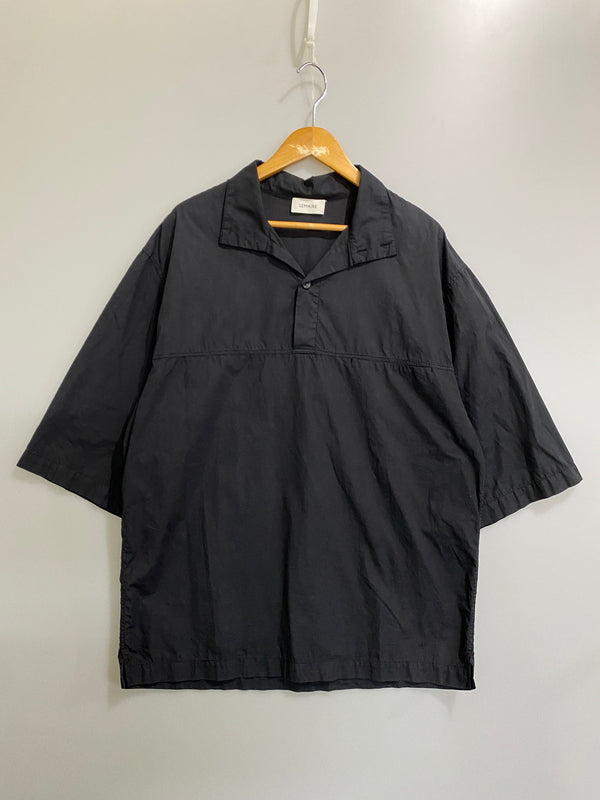 【中古品】【メンズ】 LEMAIRE ルメール VAREUSE FREESTONE M221 TO130 LF445 ヴァルーズ フリーストーン メンズ トップス 半袖 プルオーバー シャツ 140-260720-em-03-min サイズ：46 カラー：ブラック 万代Net店