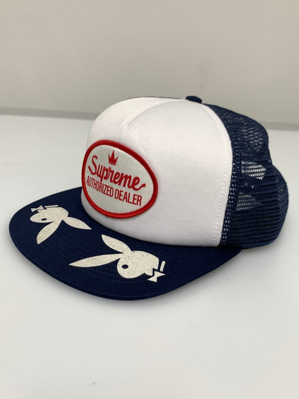 【中古品】【メンズ/レディース】 SUPREME シュプリーム × PLAY BOY プレイボーイ 26SS MESH BACK 5-PANEL CAP メッシュ バック 5パネル キャップ 帽子 185-260723-em-19-min サイズ：58cm ONE SIZE カラー：ネイビー/ホワイト 万代Net店